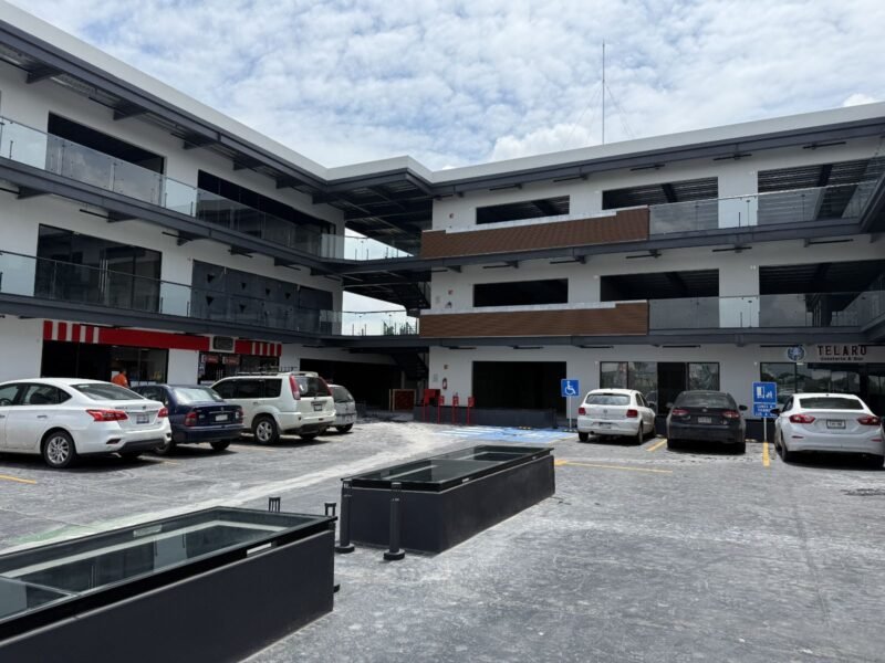 Local 23, Plaza Quiwi Juriquilla